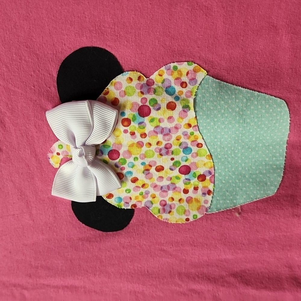 Hanes bright pink hand sewn Mackey mouse cupcake accent size XL - Picture 3 of 4